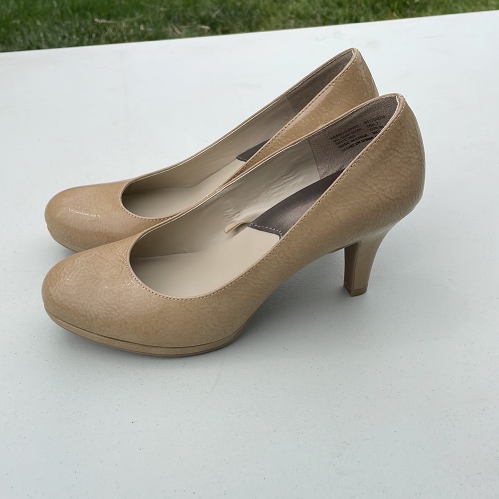 Pumps - Picture 3 of 4